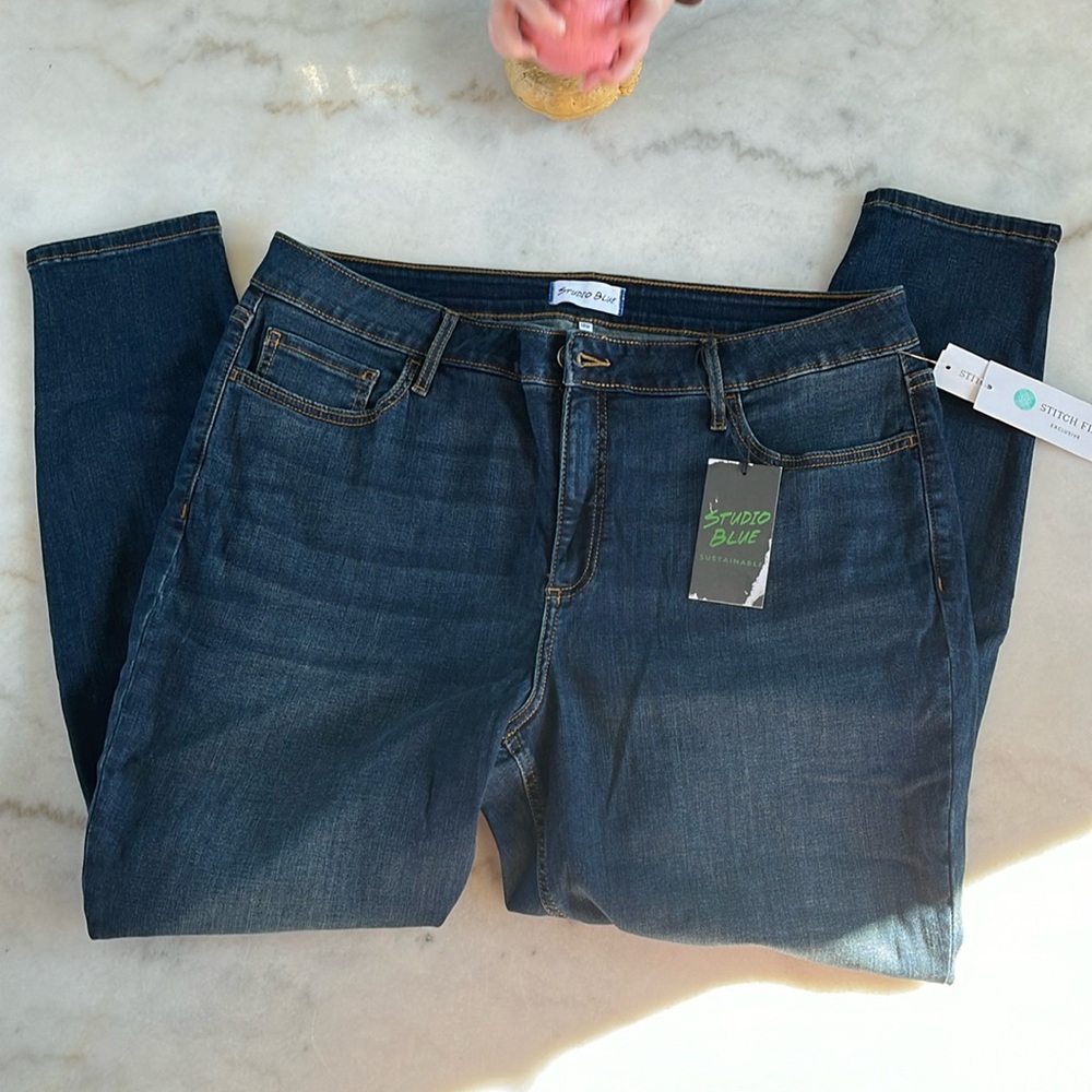 NWT - Studio Blue Aranza Mid Rise Skinny Jean